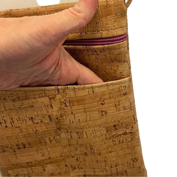 Natalie Therese Crossbody Cork Bag and Matching Keychain Change Pouch NWOT - Picture 8 of 8